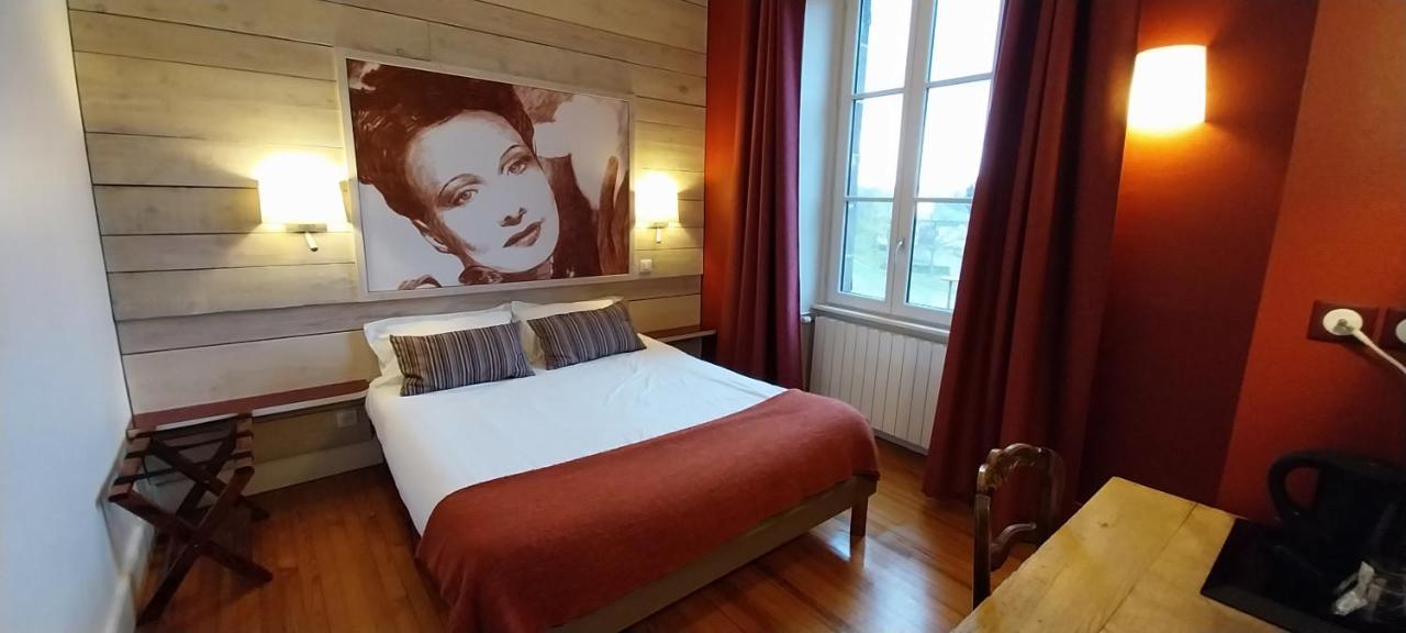 Logis Du Chateau Hotel