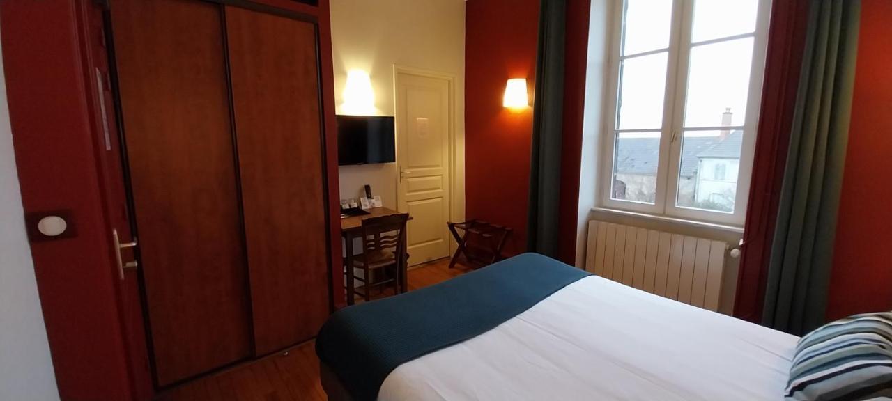 Logis Du Chateau Hotel 3*