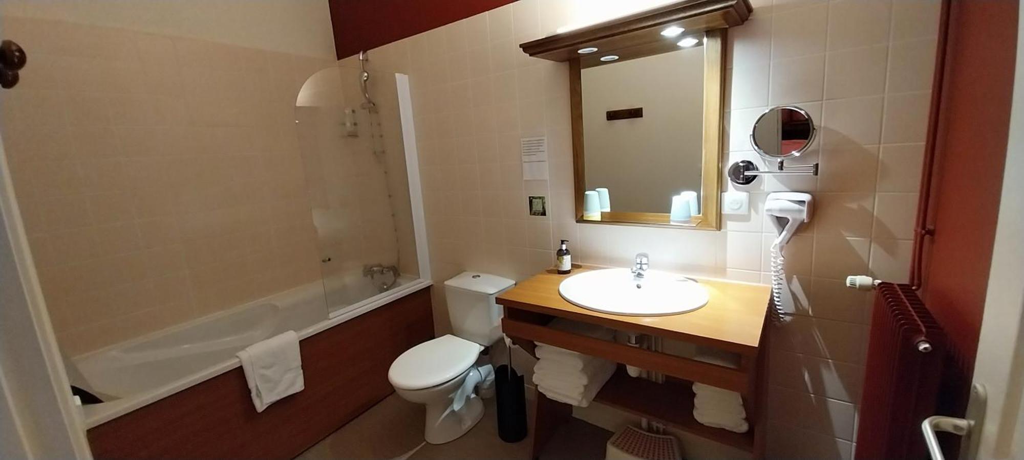 Hotel Logis Du Chateau 3*